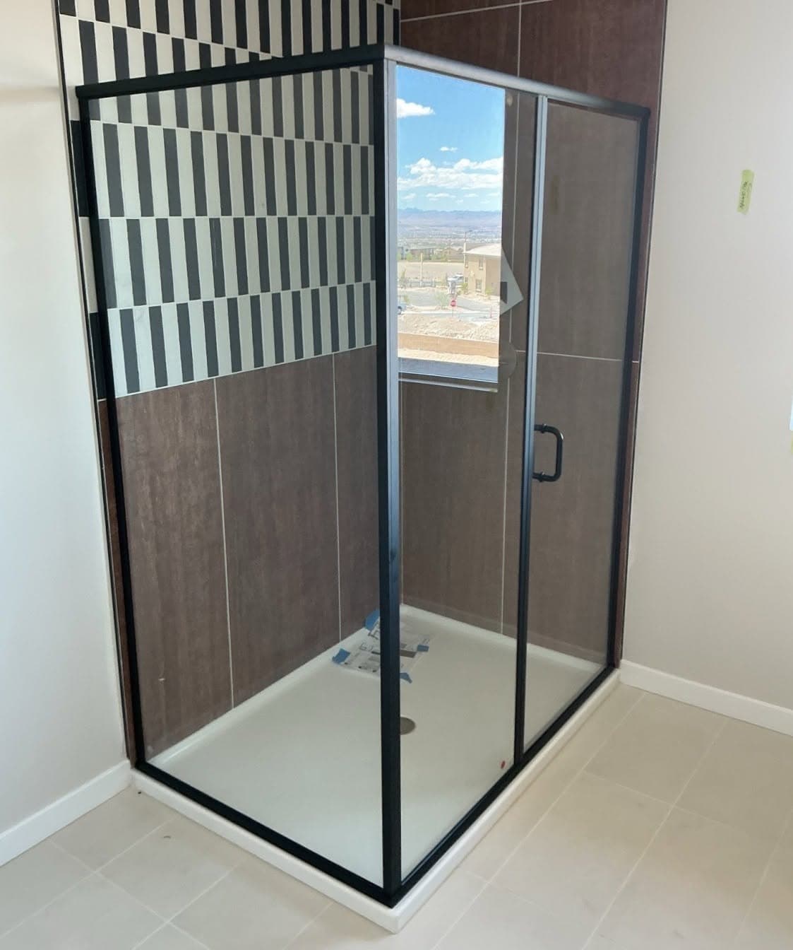 Corner & Neo-Angle Enclosures